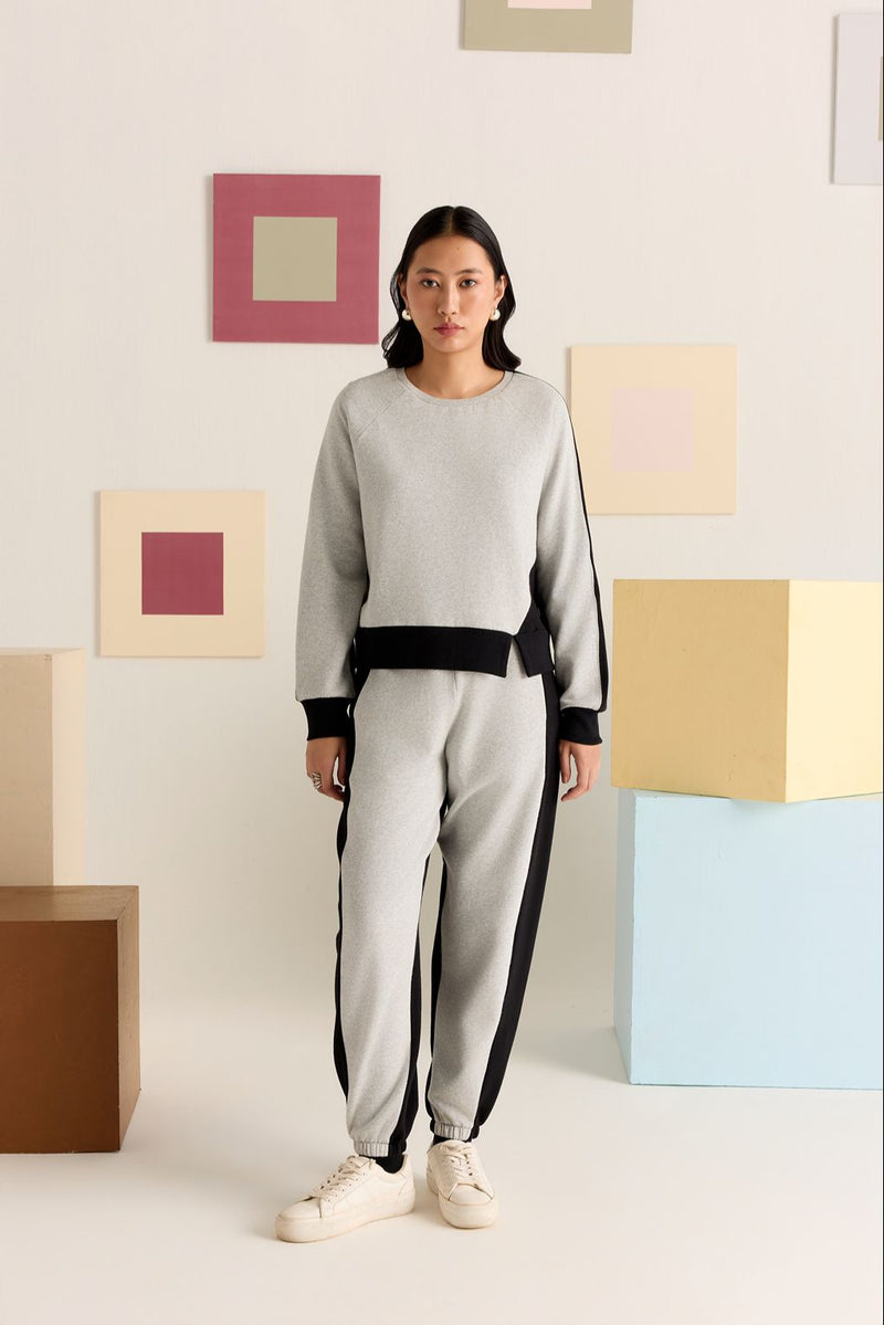 Contrast Bloom Cropped Sweatshirt