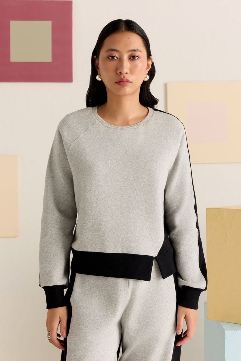 Contrast Bloom Cropped Sweatshirt