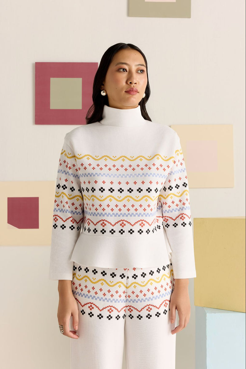Motif Pique High Neck Top